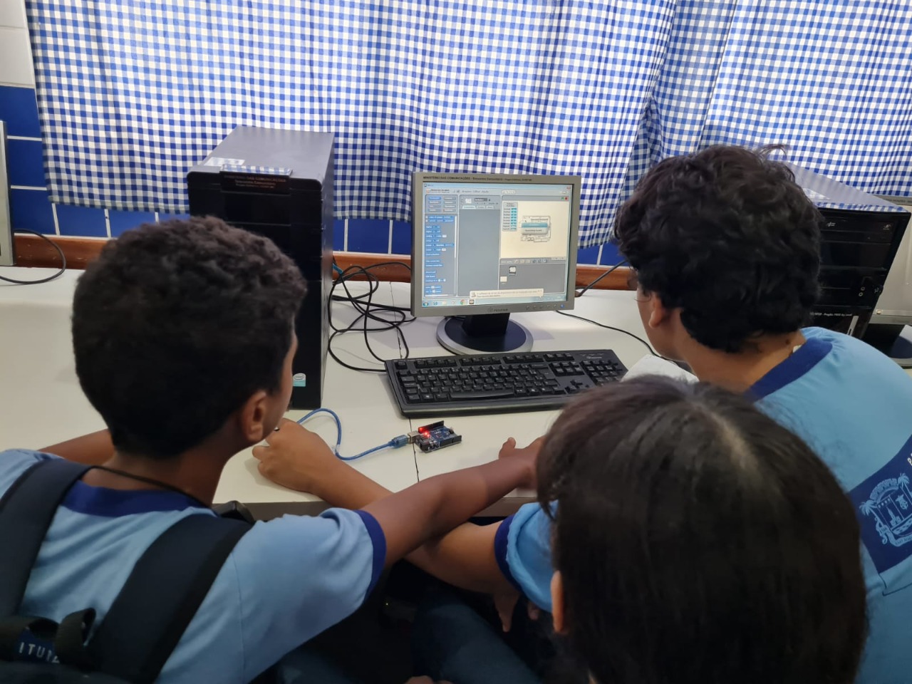 Interfaces para o Futuro - Programação e Robótica no Ensino Fundamental