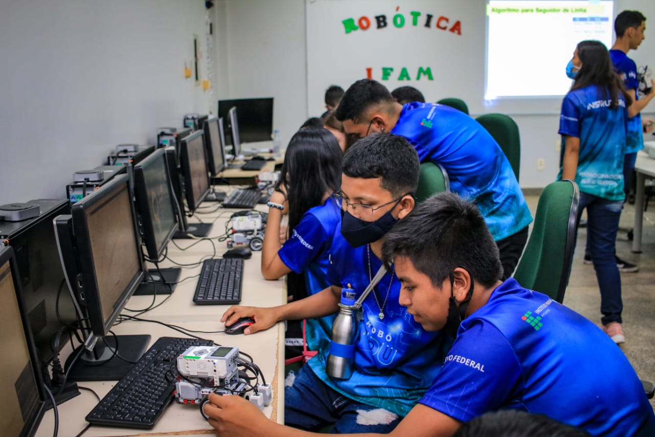 Robô-Edu: Robótica Educacional com estímulo ao envolvimento de estudantes do 8º e 9º ano do ensino fundamental em Iniciação Tecnológica