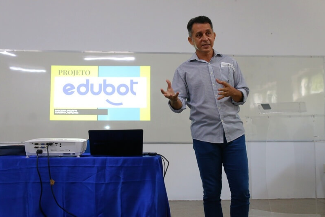 EduBot - Uma nova abordagem de ensino-aprendizagem, por meio das metodologias ativas no ensino da Robótica Educacional 