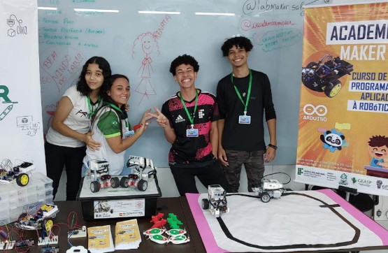 Academia Maker: Cursos de Iniciação à Programação Aplicada a Projetos de Robótica, Eletrônica e Internet das Coisas